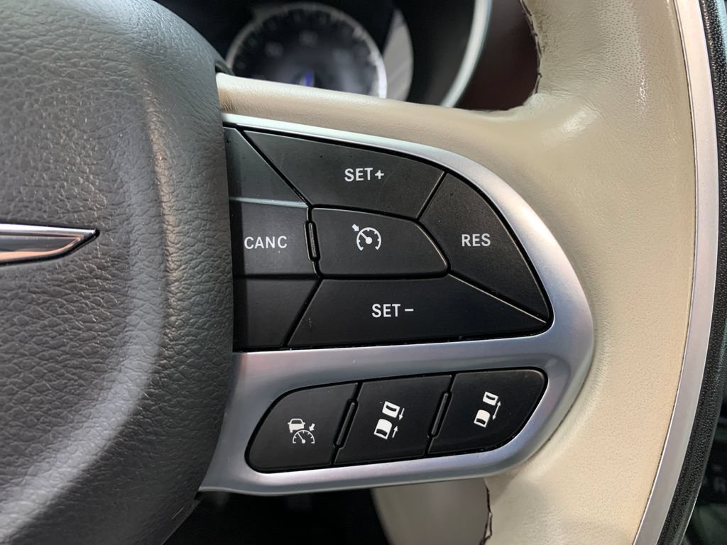 Used 2020 Chrysler Pacifica Limited w/ Advanced Safetytec Group FWD image 28