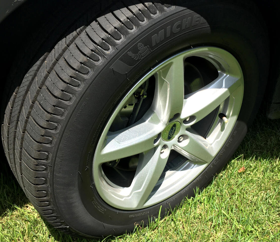 Used 2019 Ford Explorer XLT w/ Equipment Group 201A image 10