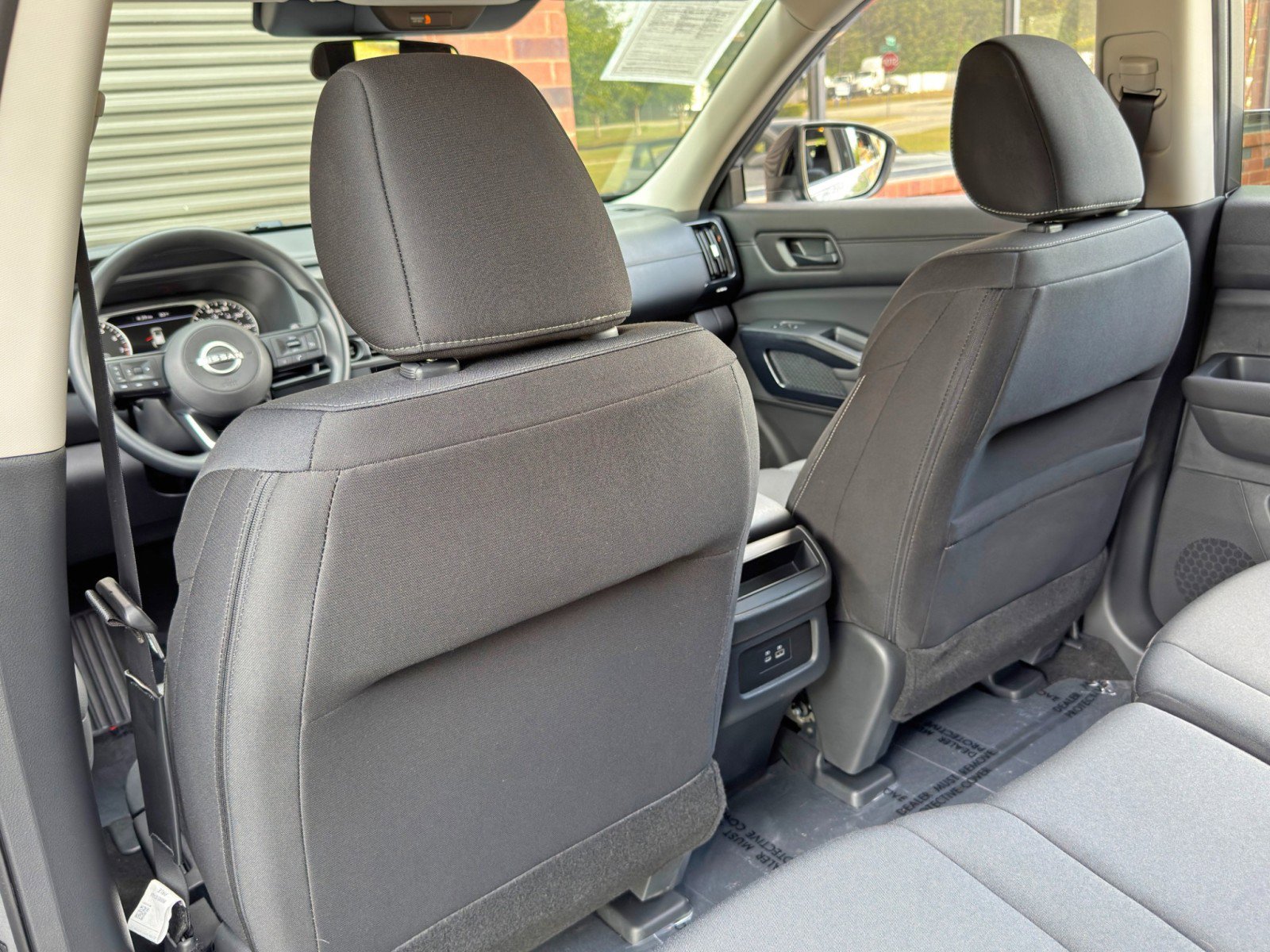 Used 2025 Nissan Pathfinder S FWD image 30