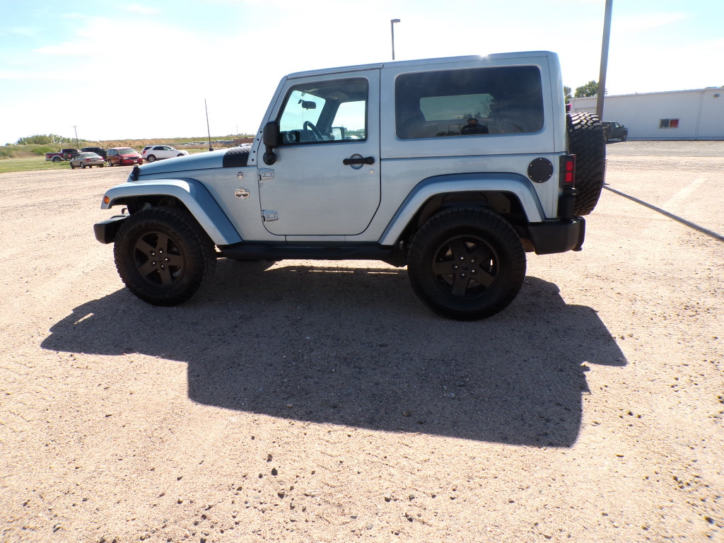 Used 2012 Jeep Wrangler Sahara AWD/4WD image 10