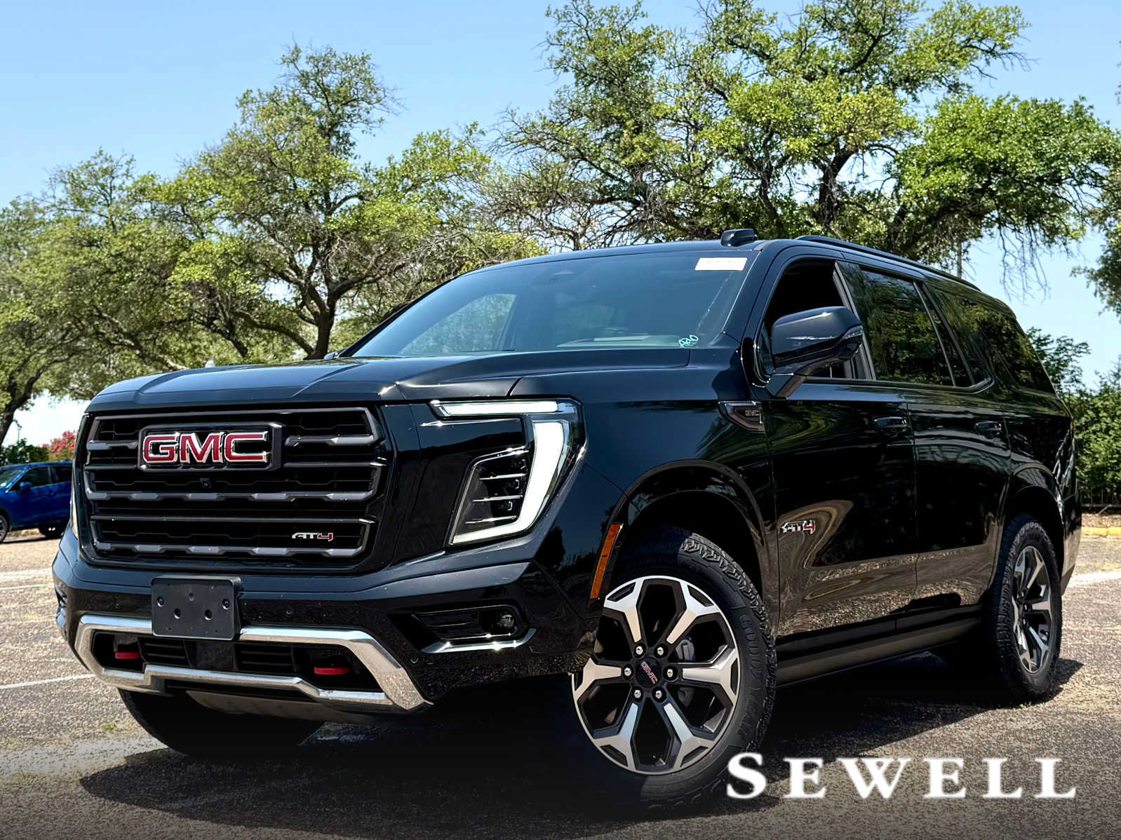 Certified 2025 GMC Yukon AT4 Ultimate AWD/4WD image 1