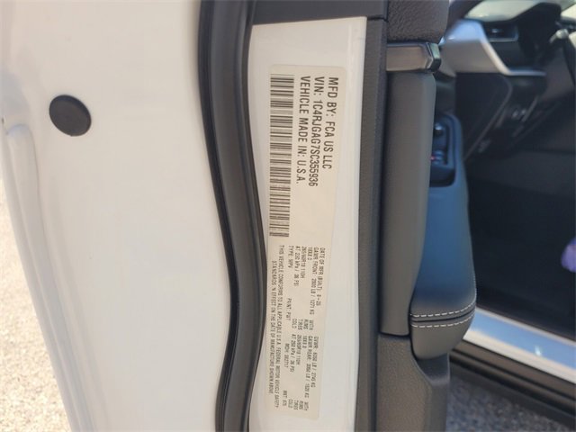 New 2025 Jeep Grand Cherokee Altitude image 19