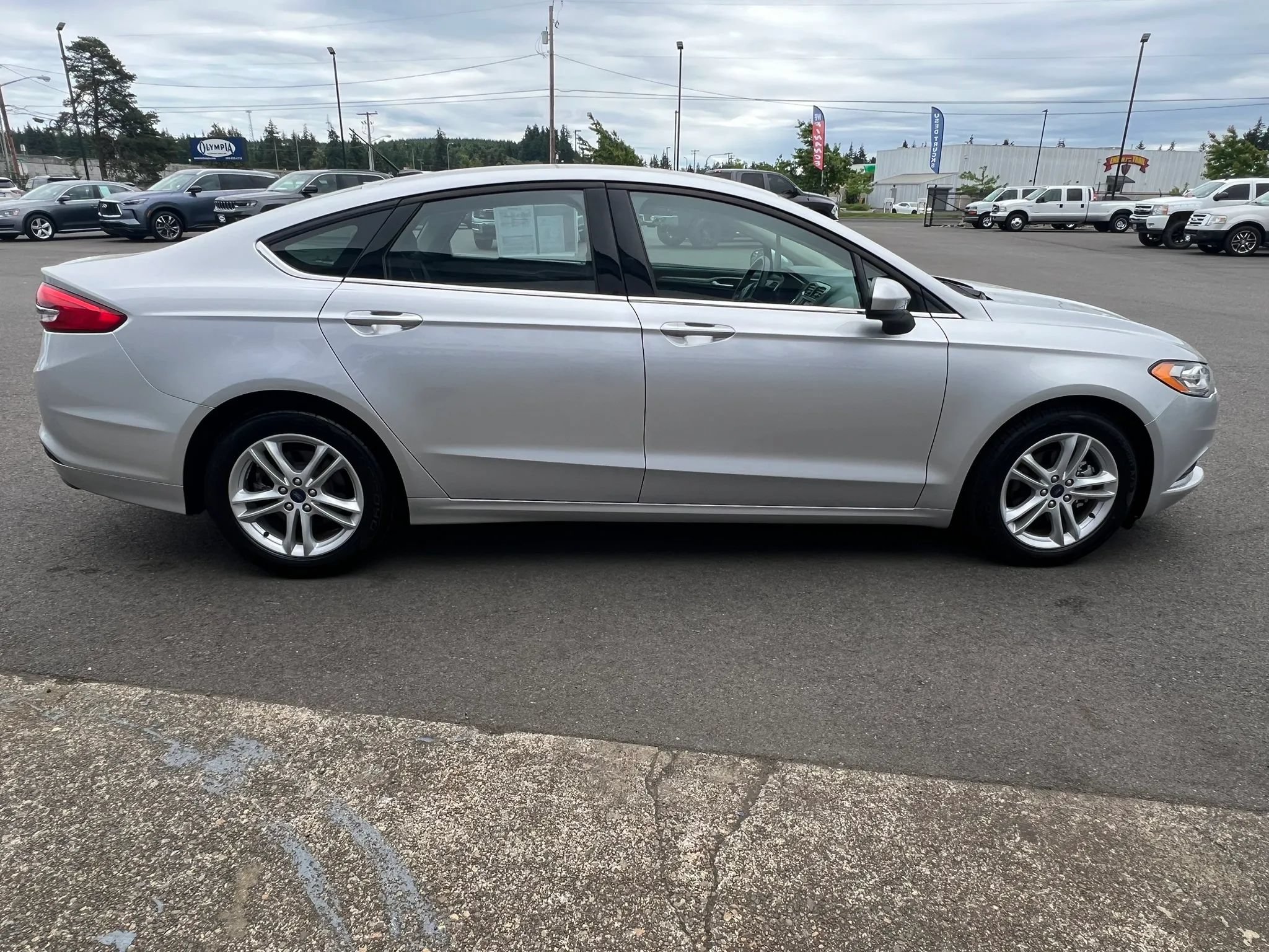 Used 2018 Ford Fusion SE FWD image 4