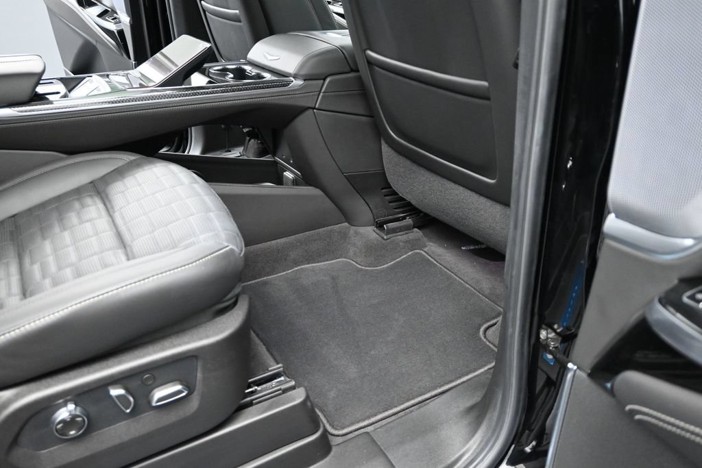 New 2026 Cadillac Escalade ESV V AWD/4WD image 17
