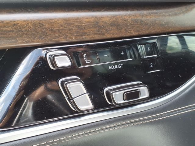 Used 2023 Jeep Grand Wagoneer L Series II AWD/4WD image 12