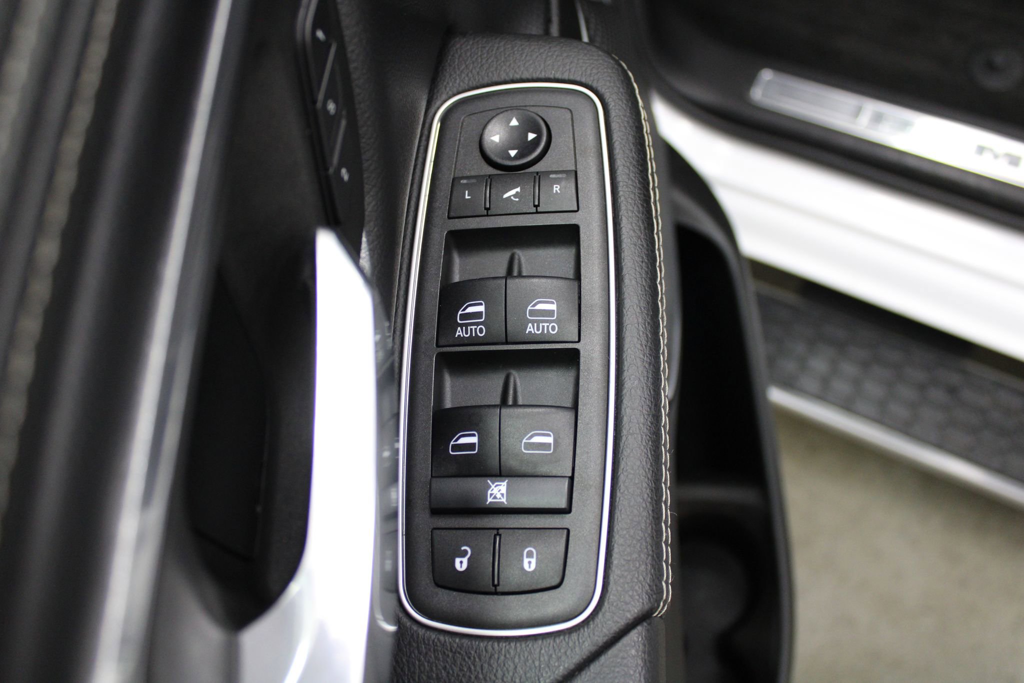Used 2021 RAM 1500 Laramie w/ Sport Appearance Package AWD/4WD image 12