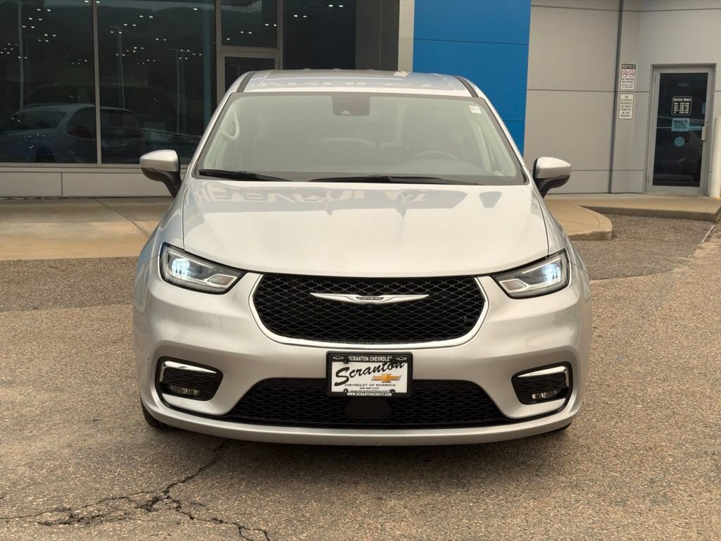 Used 2023 Chrysler Pacifica Touring-L FWD image 10