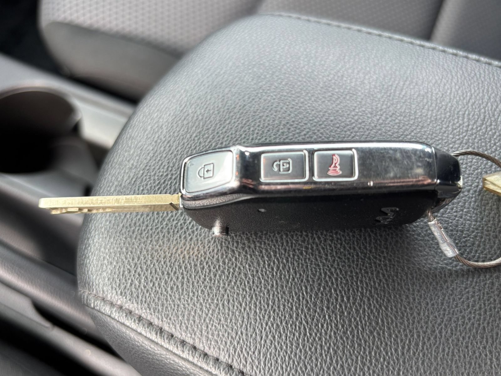 Used 2025 Kia Soul LX w/ LX Technology Package FWD image 17
