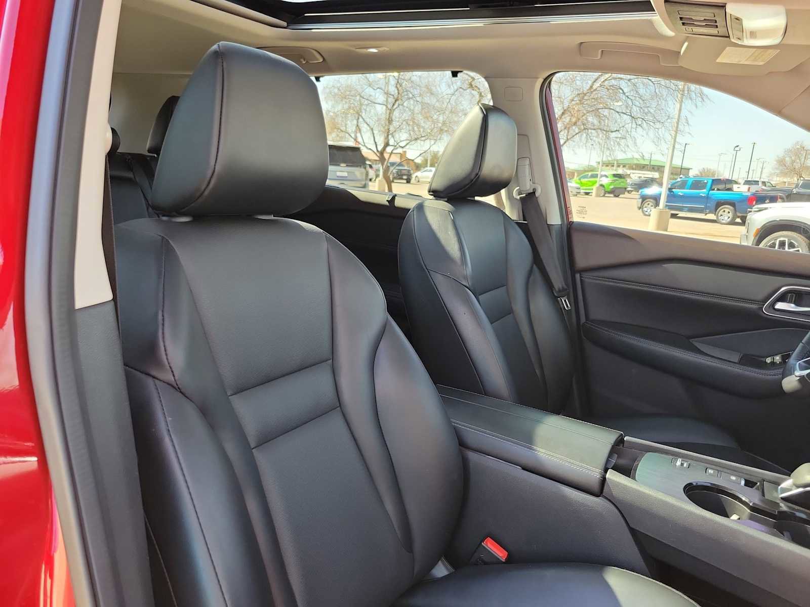 Used 2021 Nissan Rogue SV w/ Premium Package image 10