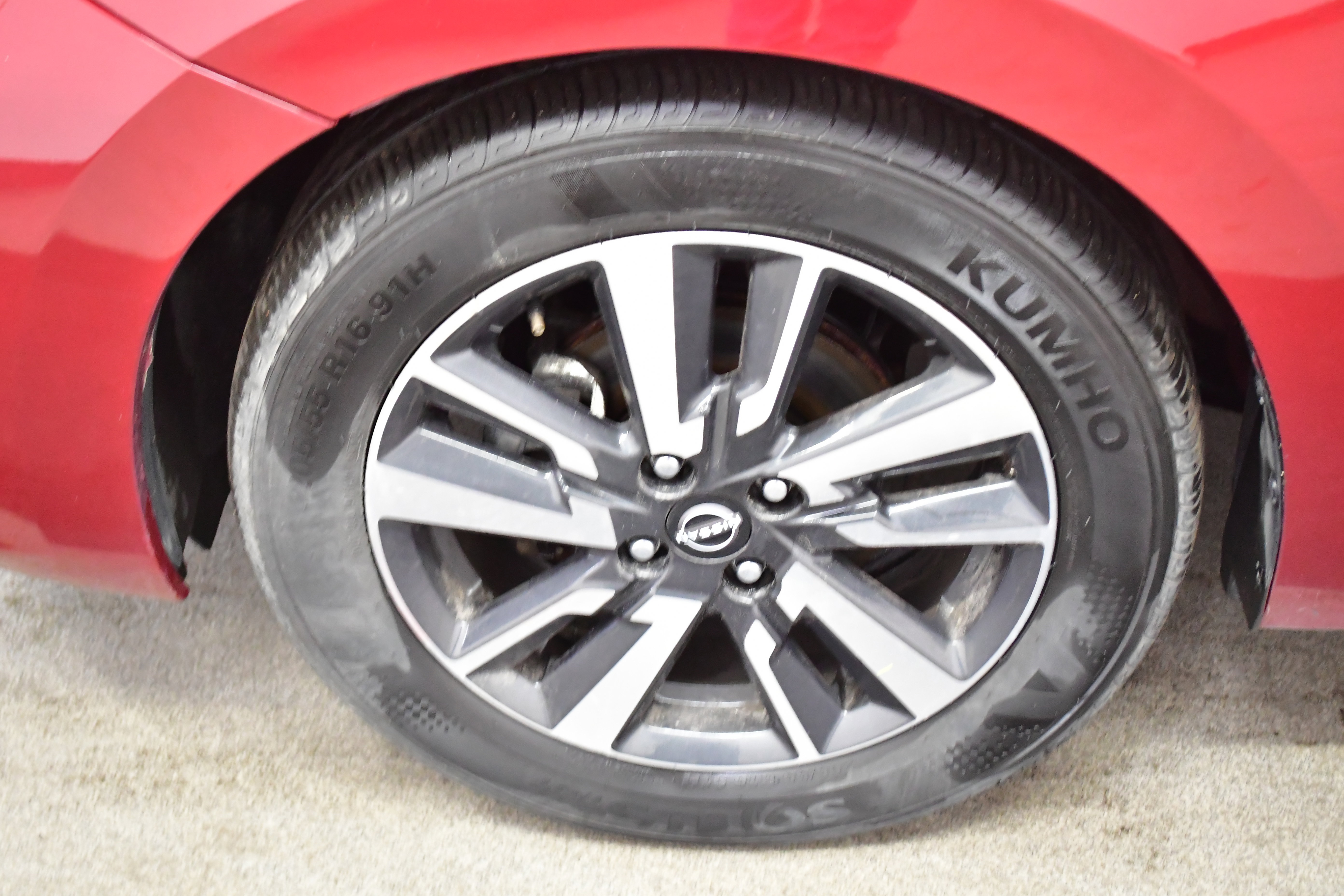 Used 2025 Nissan Versa SV image 33