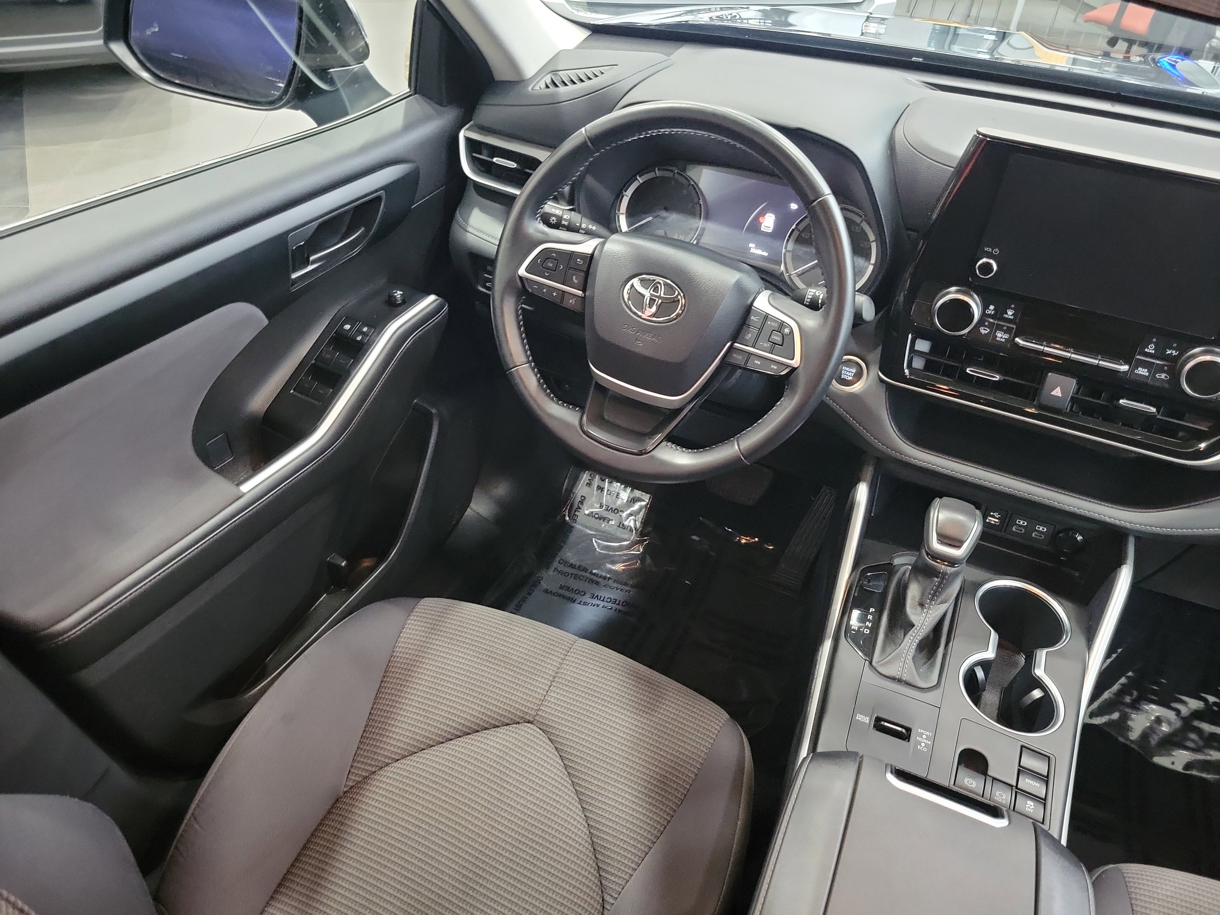 Certified 2025 Toyota Highlander LE image 16