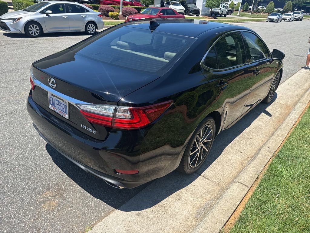 Used 2017 Lexus ES 350 w/ Luxury Package FWD image 4