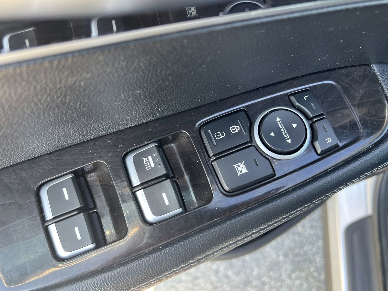 Used 2016 Kia Sorento LX w/ LX Convenience Package image 16