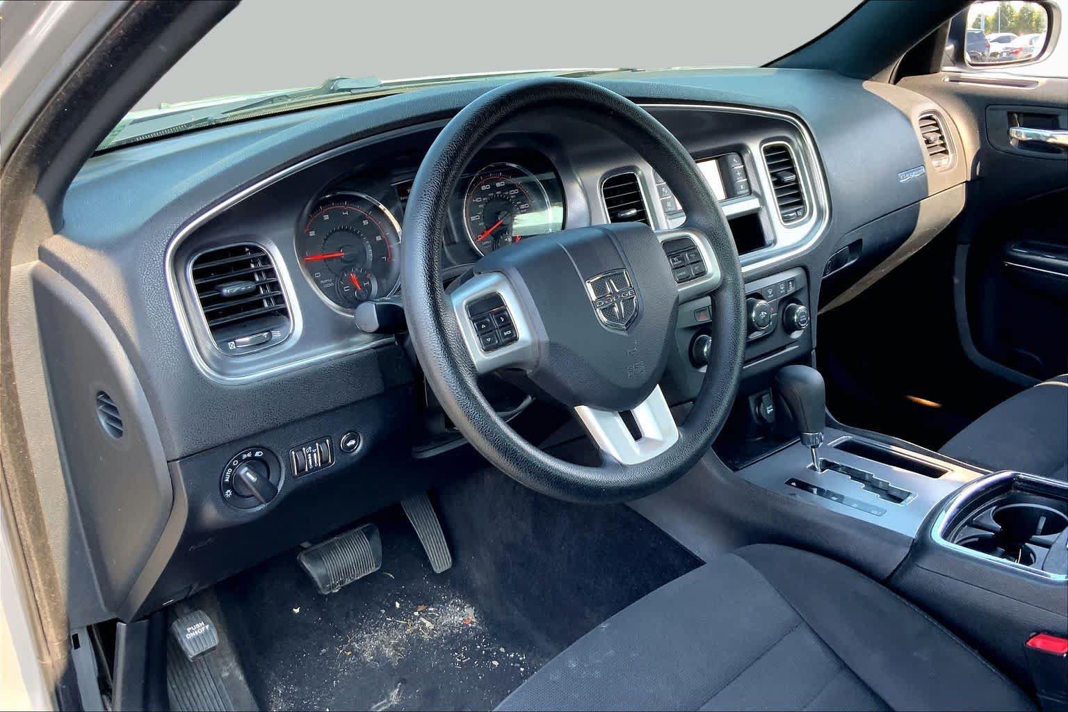 Used 2014 Dodge Charger SE RWD image 18