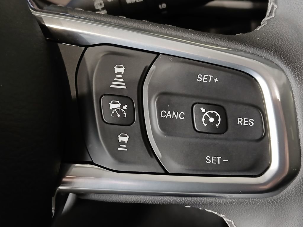 Used 2025 Jeep Wrangler Unlimited Sahara image 28