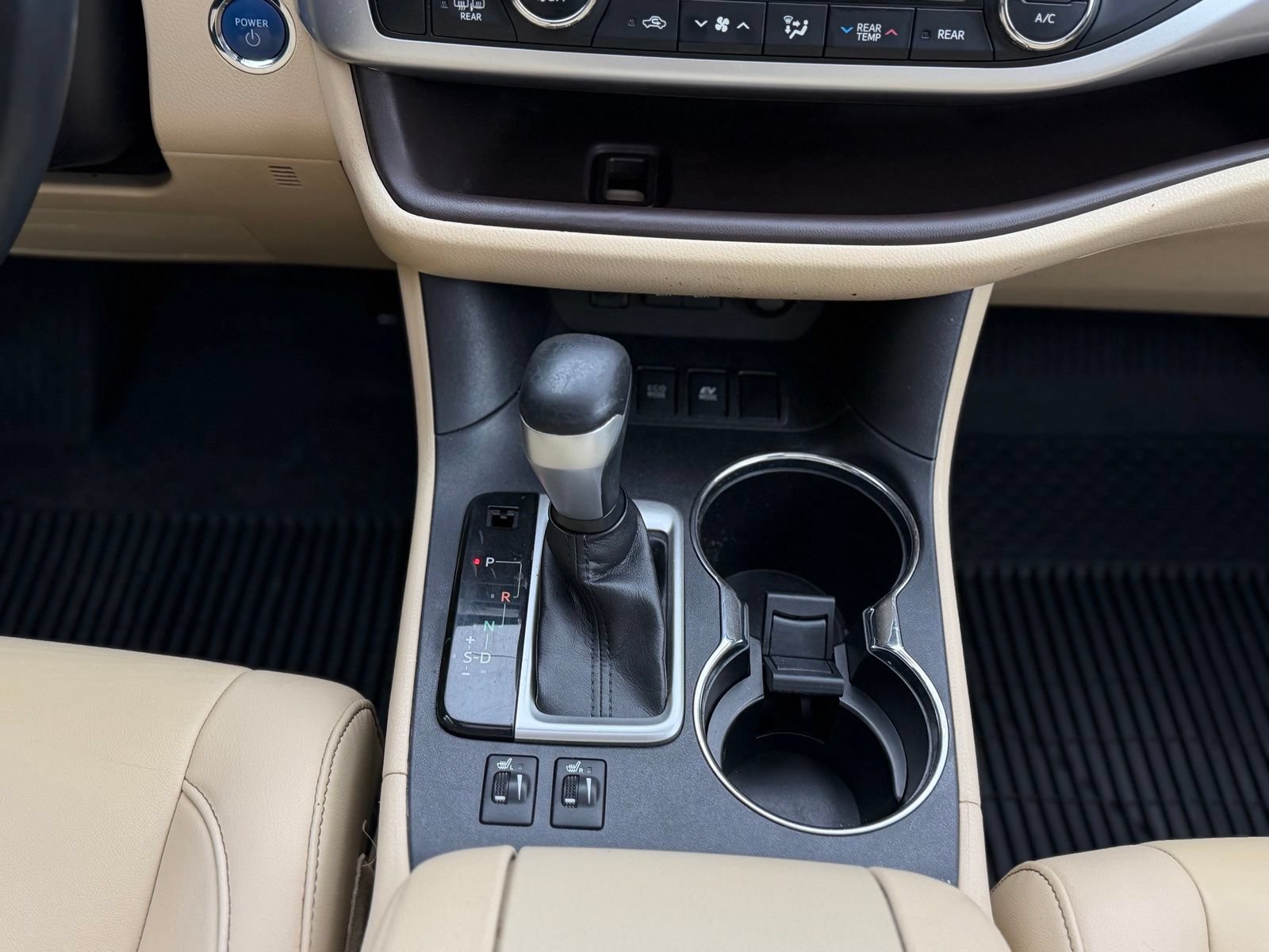 Used 2019 Toyota Highlander XLE AWD/4WD image 29