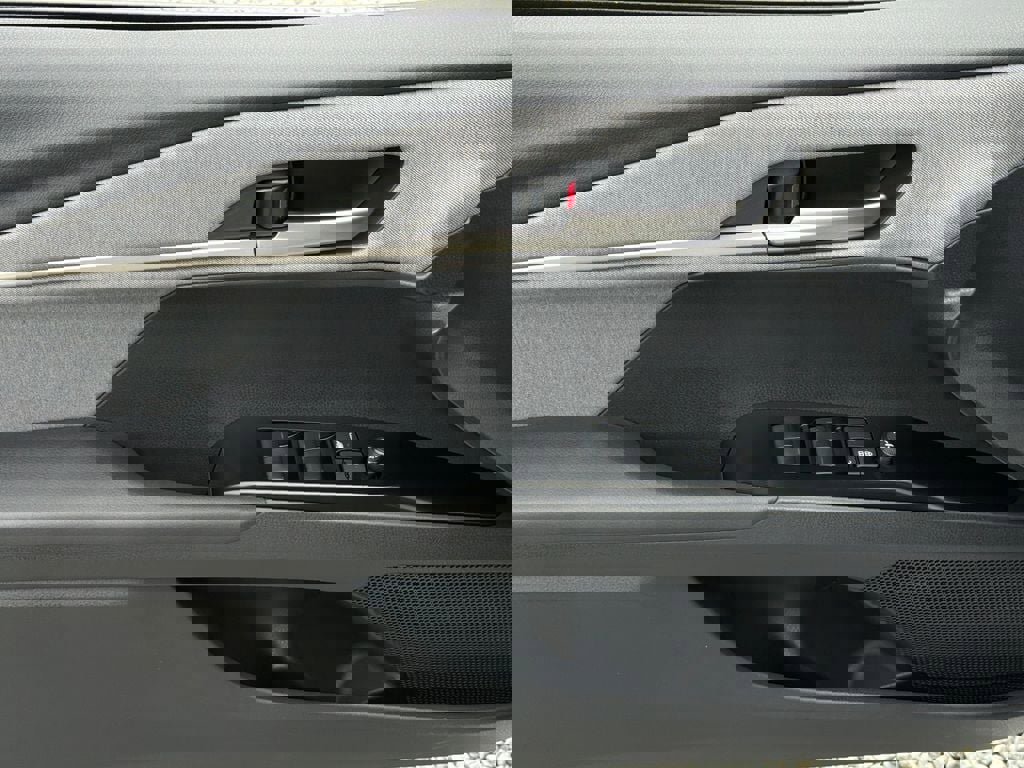 Used 2026 Toyota Camry LE image 3