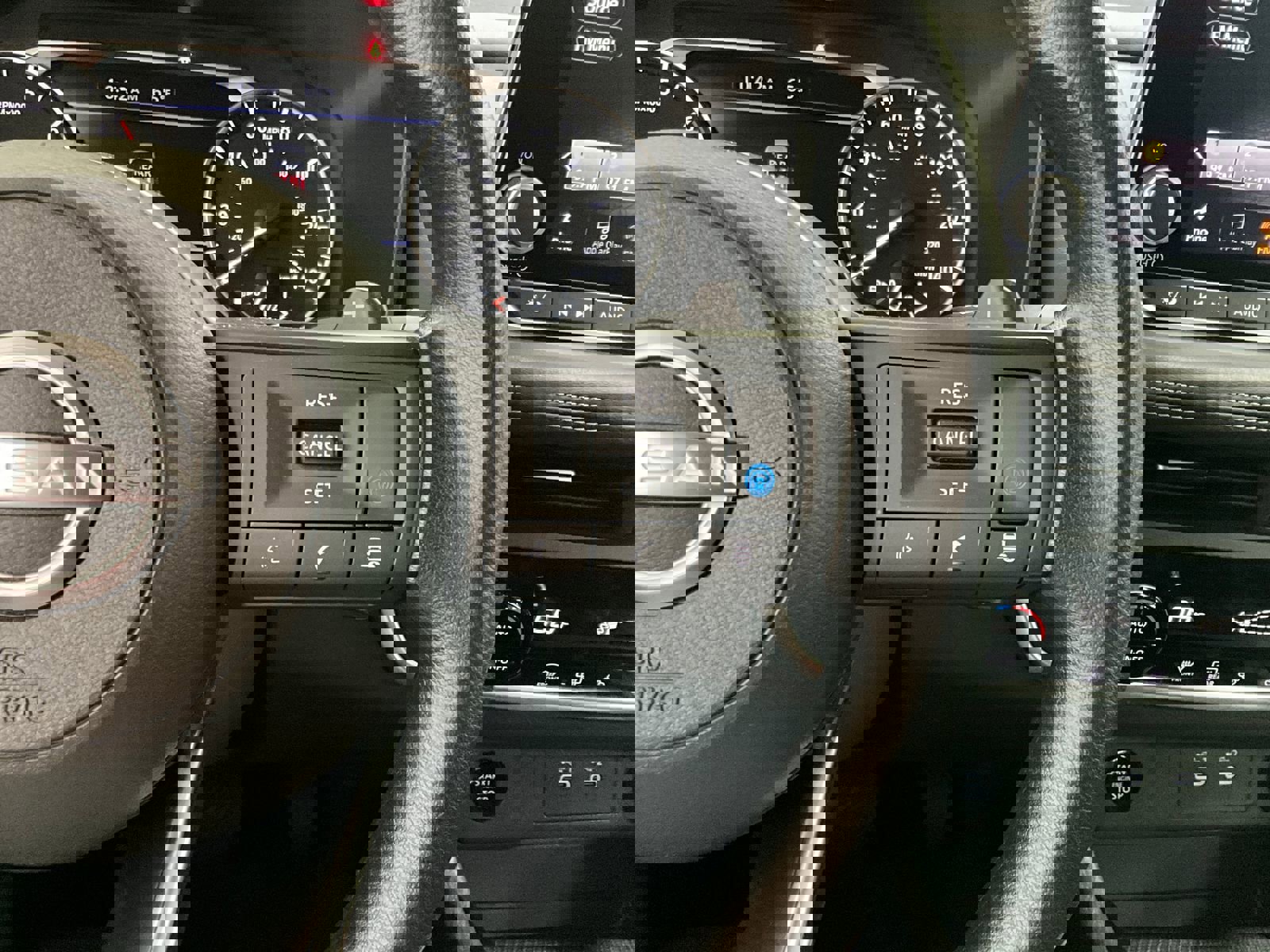 Used 2024 Nissan Rogue SV AWD/4WD image 18