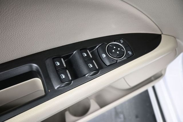 Used 2017 Ford Fusion SE w/ Fusion SE Technology Package FWD image 13