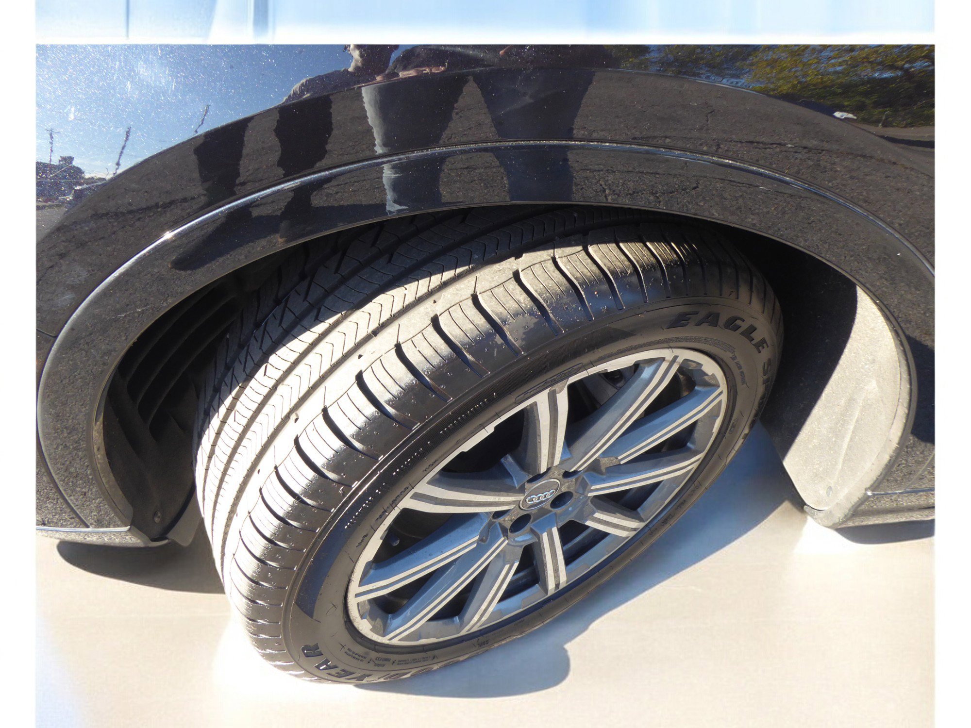 Used 2017 Audi Q7 3.0T Prestige w/ Prestige Package image 2