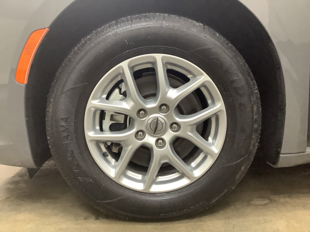 Used 2023 Chrysler Pacifica Touring-L image 23