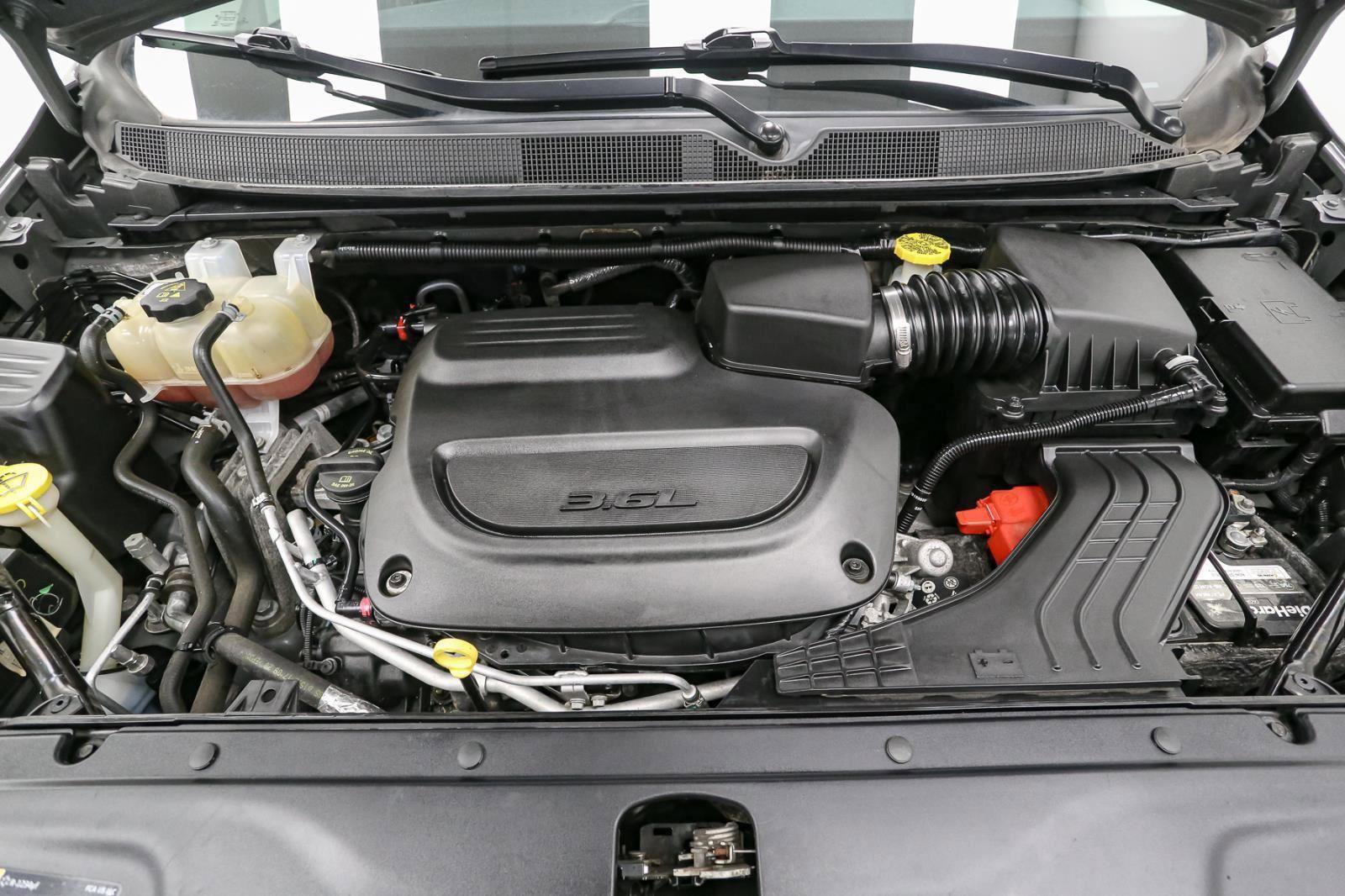 Used 2021 Chrysler Pacifica Touring-L image 14