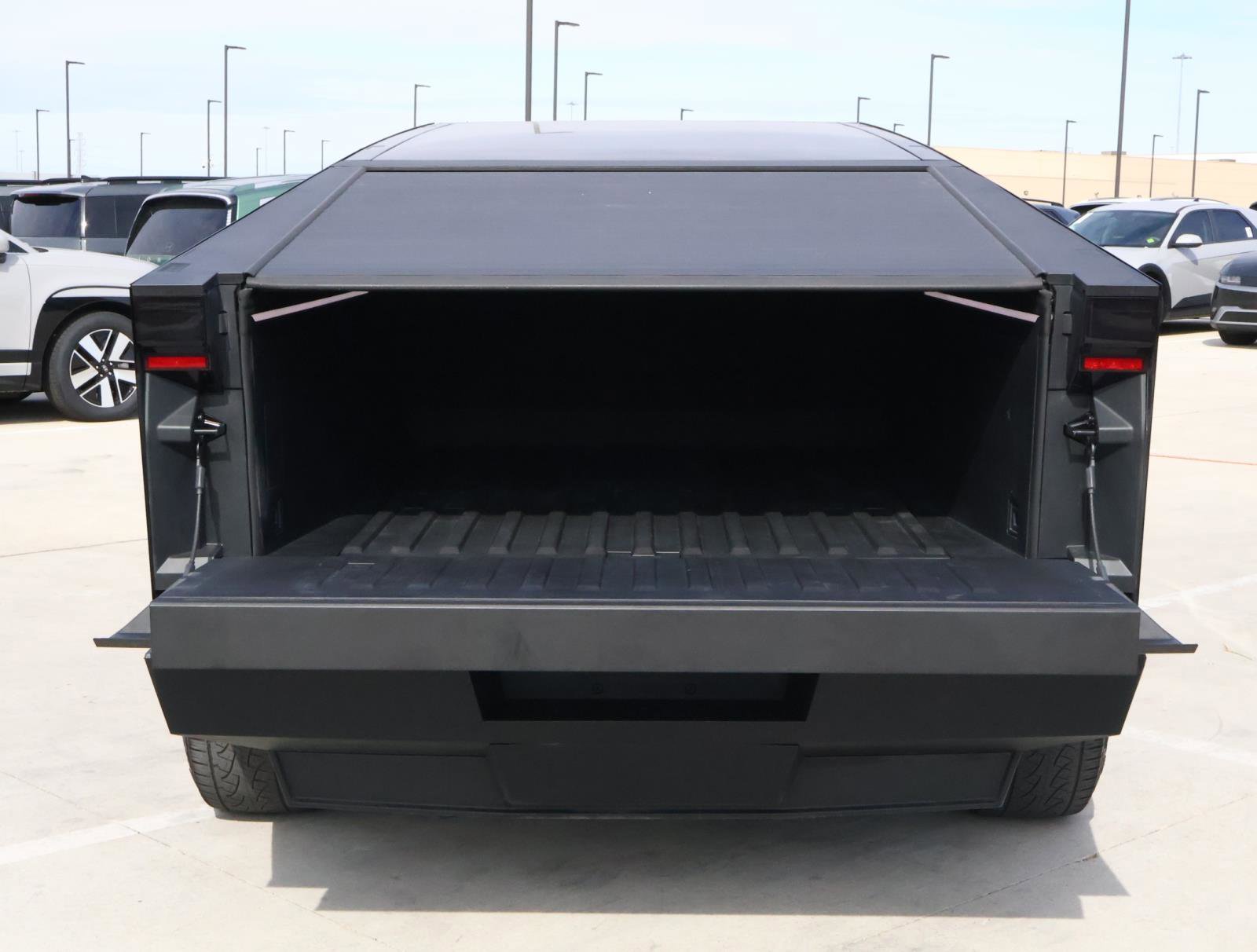 Used 2024 Tesla Cybertruck AWD Crew Cab image 7