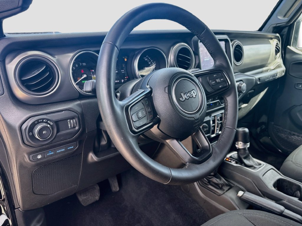 Certified 2023 Jeep Wrangler Unlimited w/ Sun & Screen Package AWD/4WD image 10