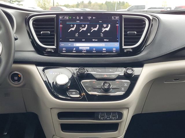 Used 2024 Chrysler Pacifica Touring-L FWD image 31