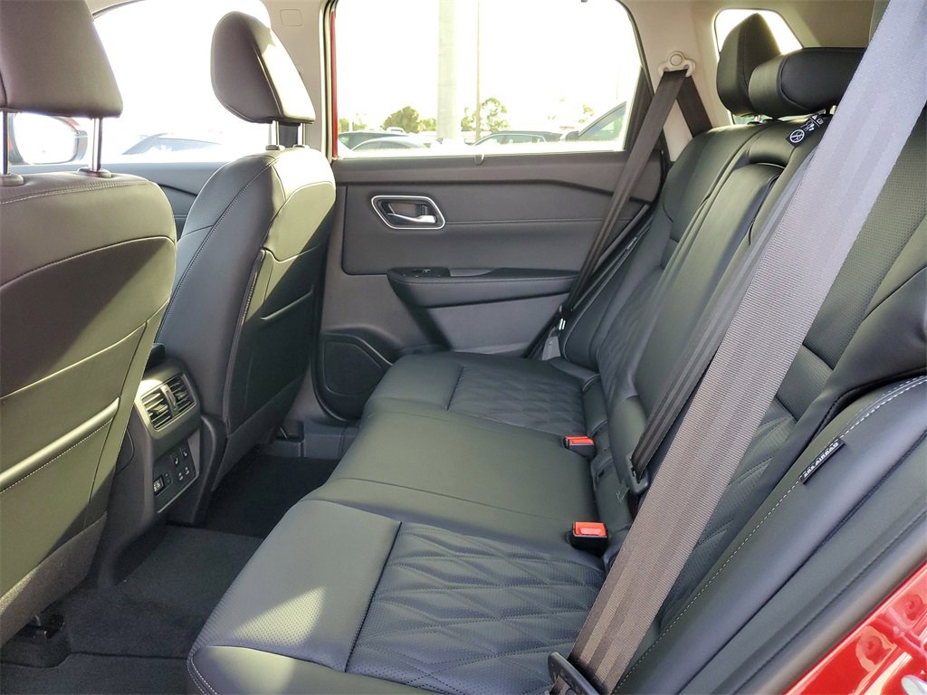 New 2026 Nissan Rogue Platinum image 5