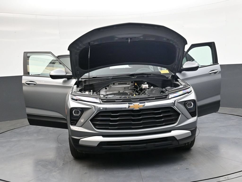 Used 2025 Chevrolet TrailBlazer LT AWD/4WD image 30