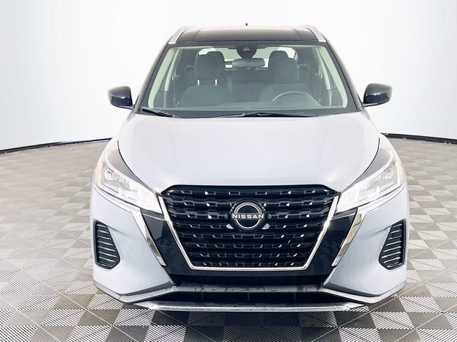 Used 2023 Nissan Kicks SV image 3
