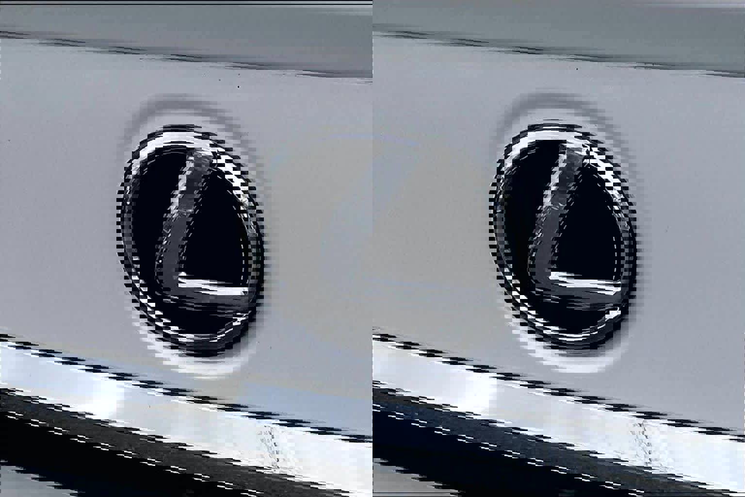 Used 2024 Lexus ES 300h w/ Premium Package image 10