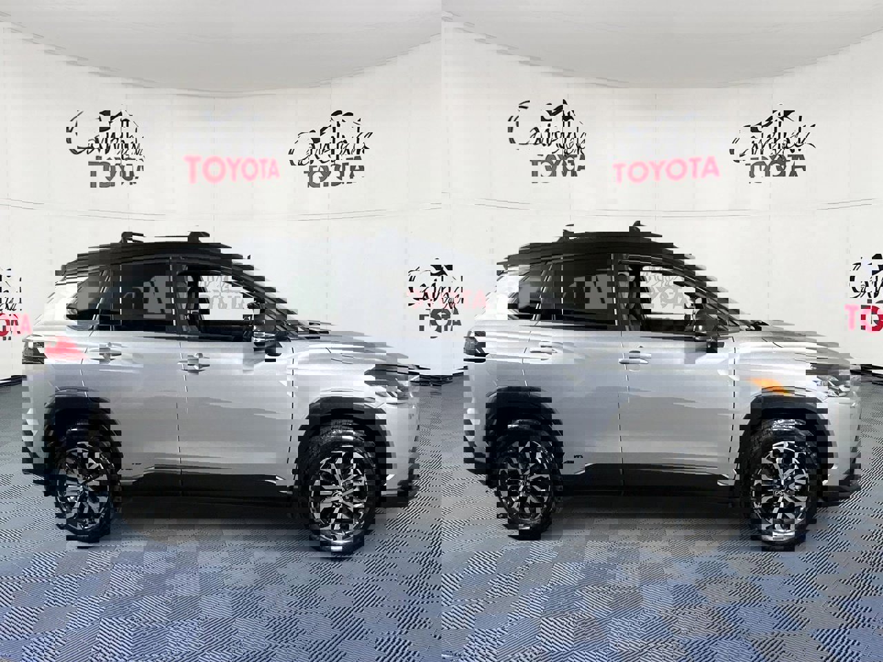 Used 2024 Toyota Corolla Cross SE w/ Moonroof Package image 8