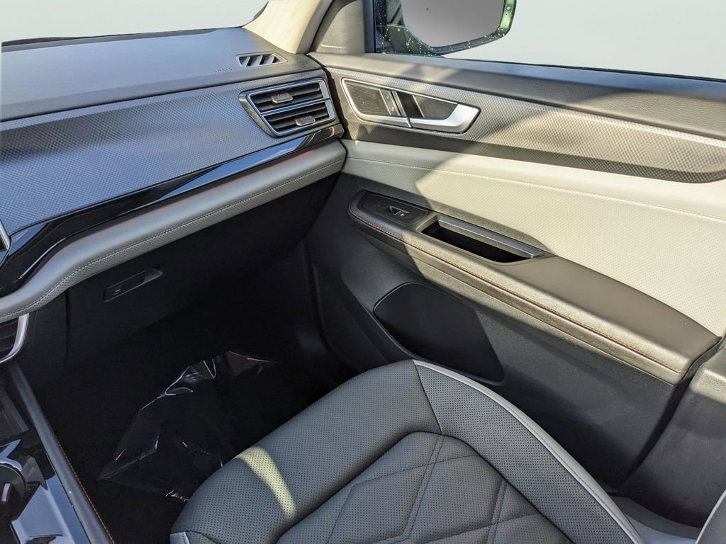 Certified 2025 Volkswagen Atlas Peak Edition SE AWD/4WD image 16