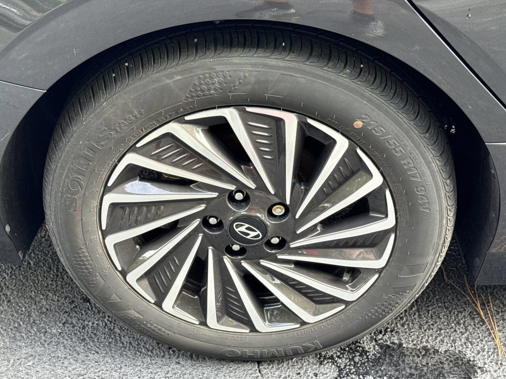 Used 2025 Hyundai Sonata Limited FWD image 17