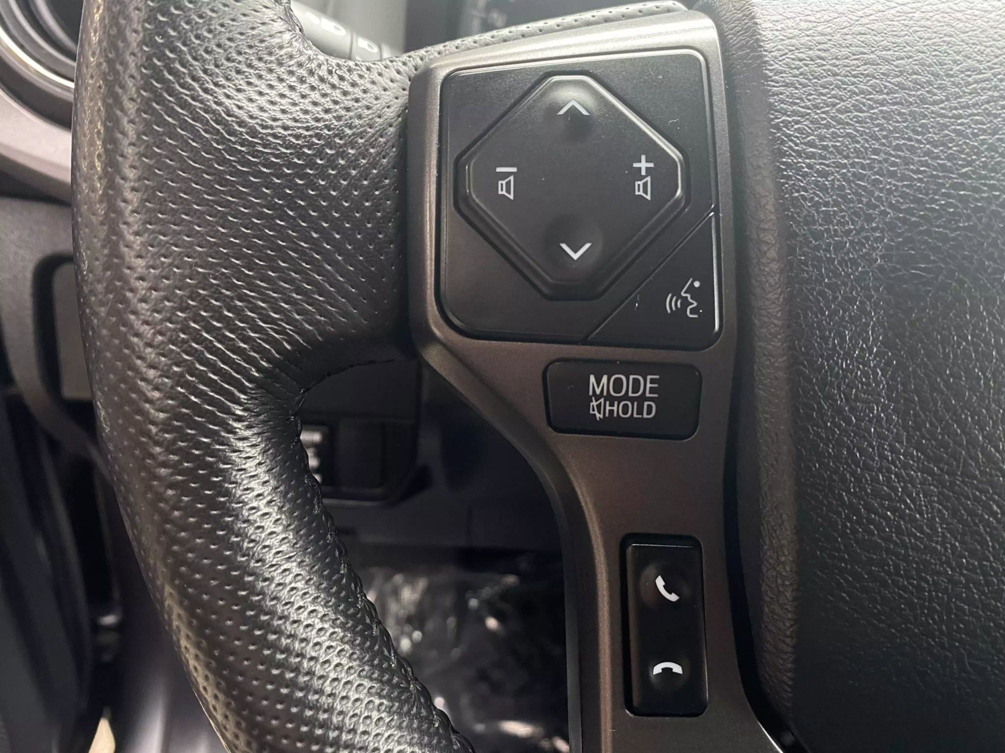 Used 2020 Toyota Tacoma TRD Off-Road w/ Technology Package image 14