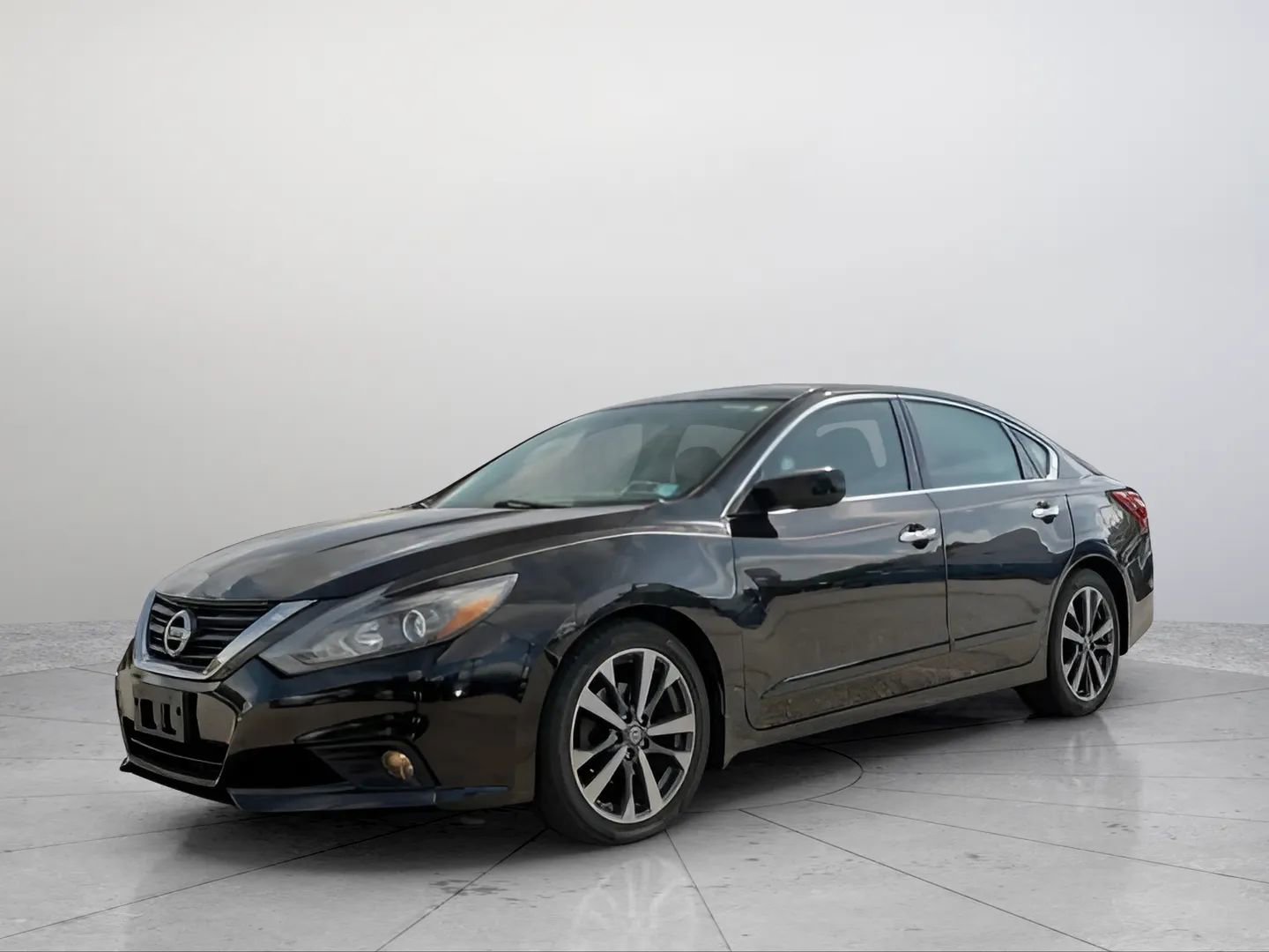 Used 2016 Nissan Altima 2.5 SR image 2