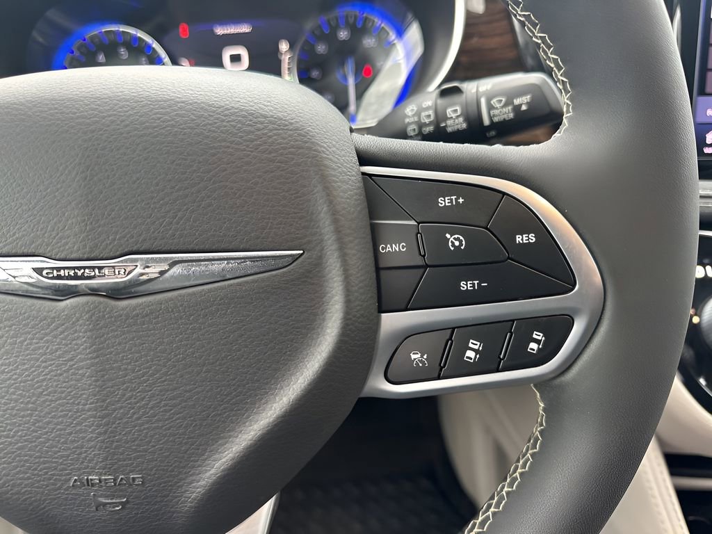 Used 2022 Chrysler Pacifica Limited image 17