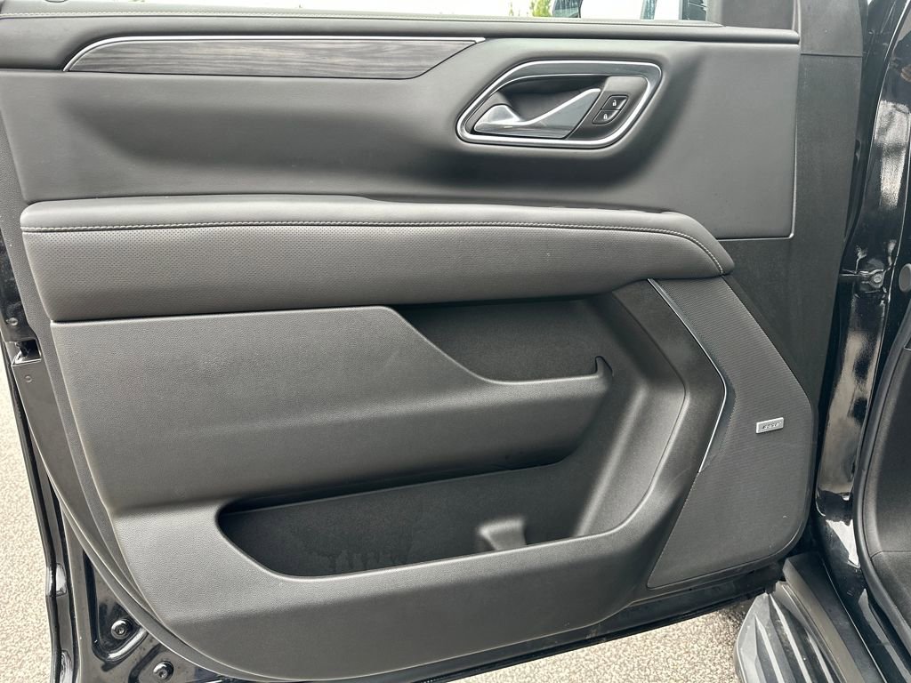 Used 2023 GMC Yukon SLT w/ SLT Luxury Package image 28