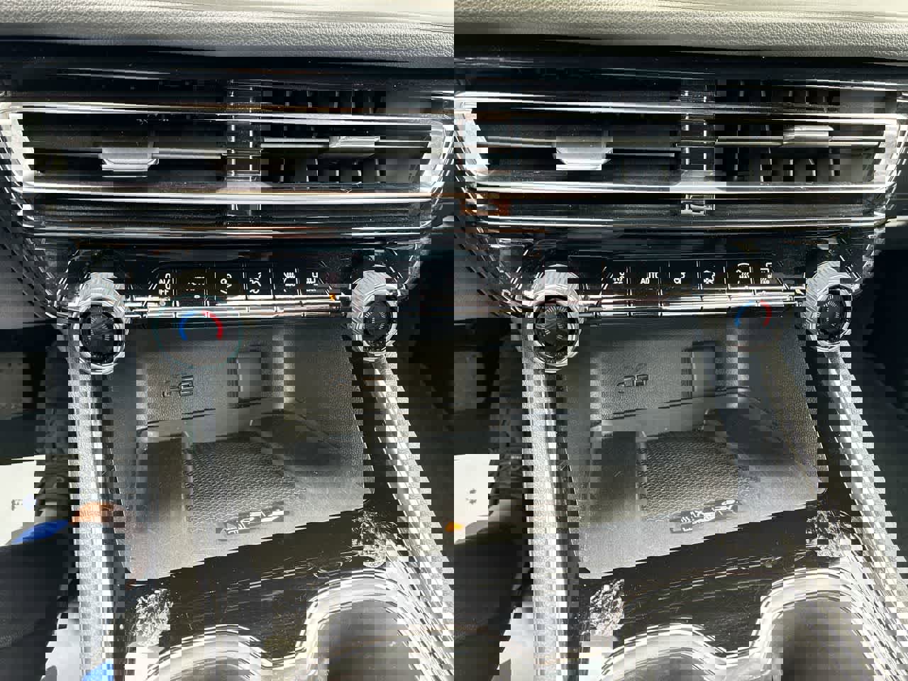 Used 2025 Chevrolet Traverse LT image 18