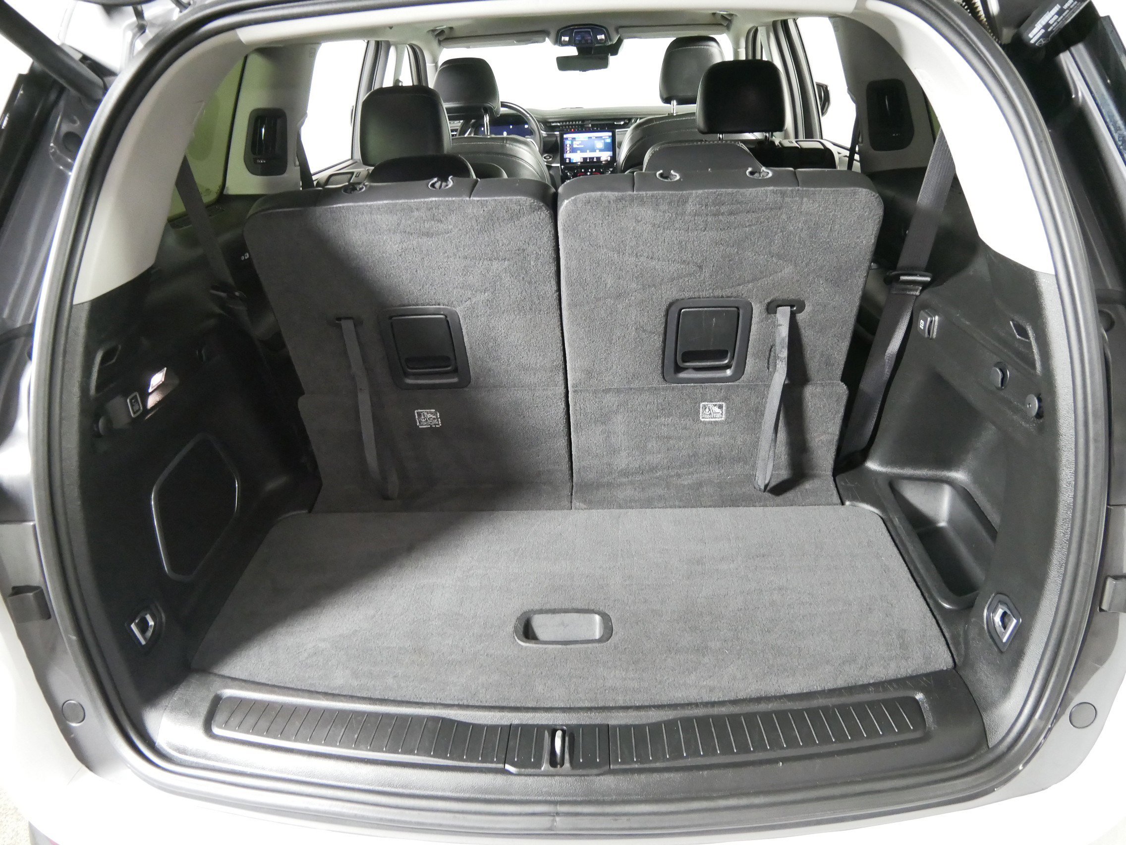 Used 2022 Jeep Grand Cherokee L Limited w/ Luxury Tech Group II image 18