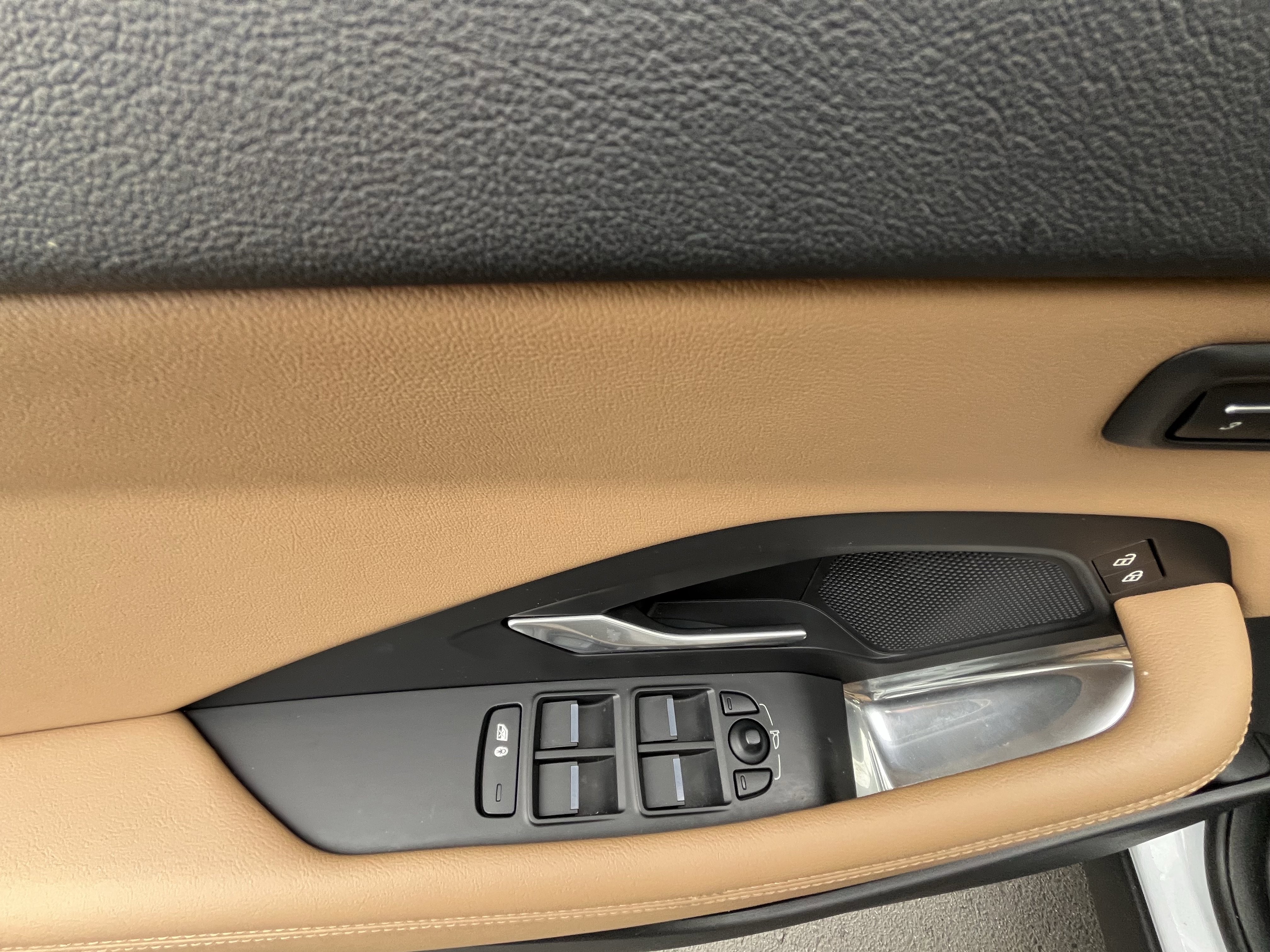 Used 2021 Jaguar E-PACE SE image 13