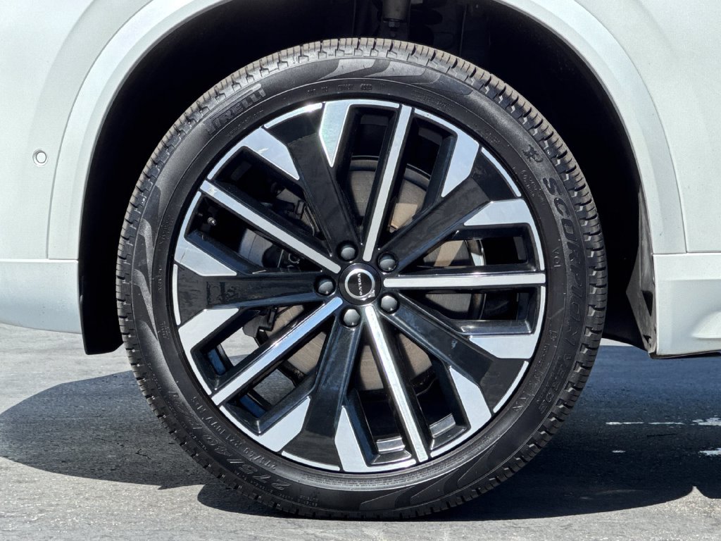 Certified 2026 Volvo XC90 B6 Plus AWD/4WD image 26