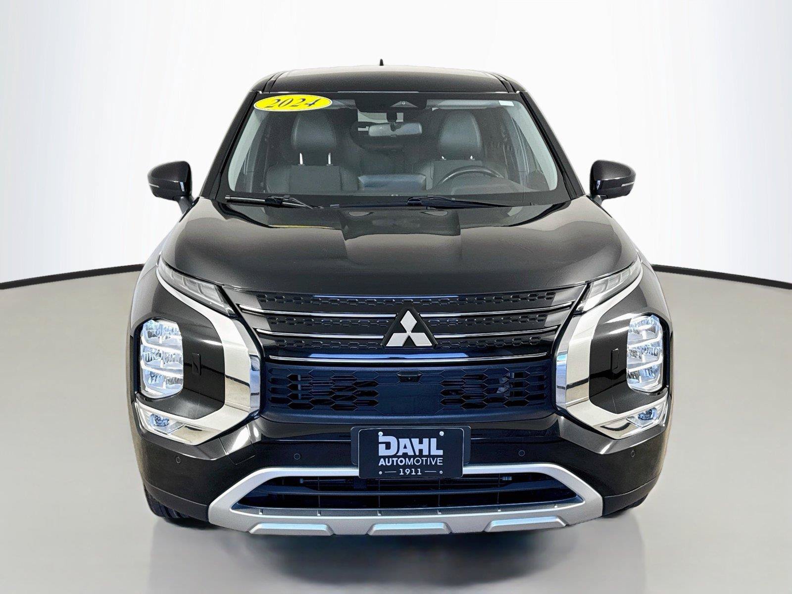 Used 2024 Mitsubishi Outlander SE Black Edition AWD/4WD image 3