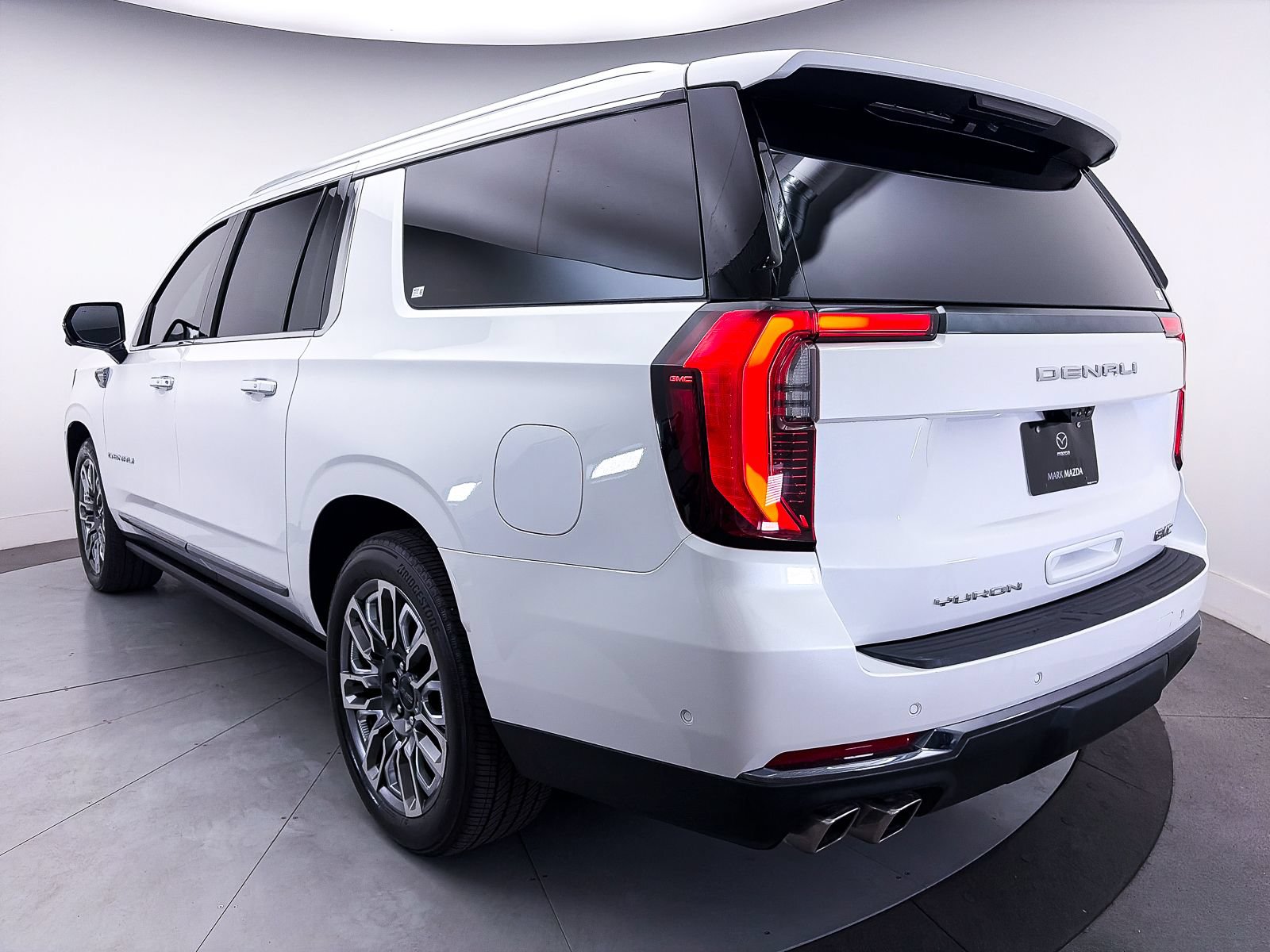 Used 2025 GMC Yukon XL Denali Ultimate AWD/4WD image 18