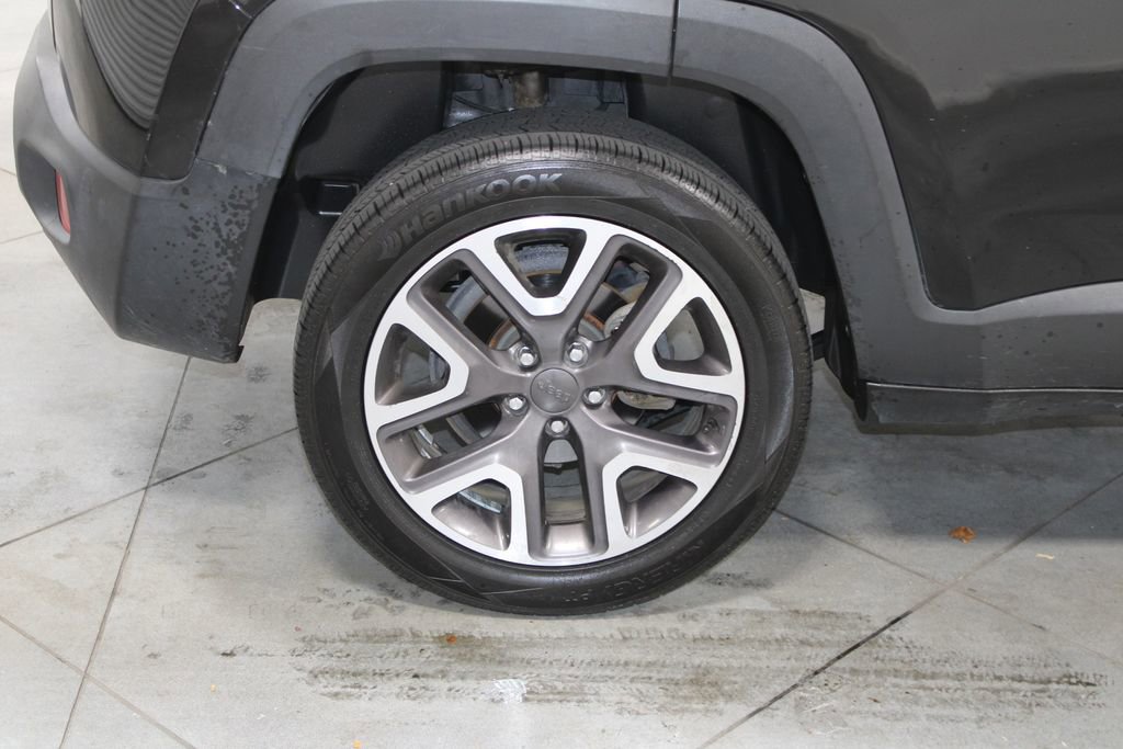 Used 2017 Jeep Renegade Latitude w/ Cold Weather Group image 14