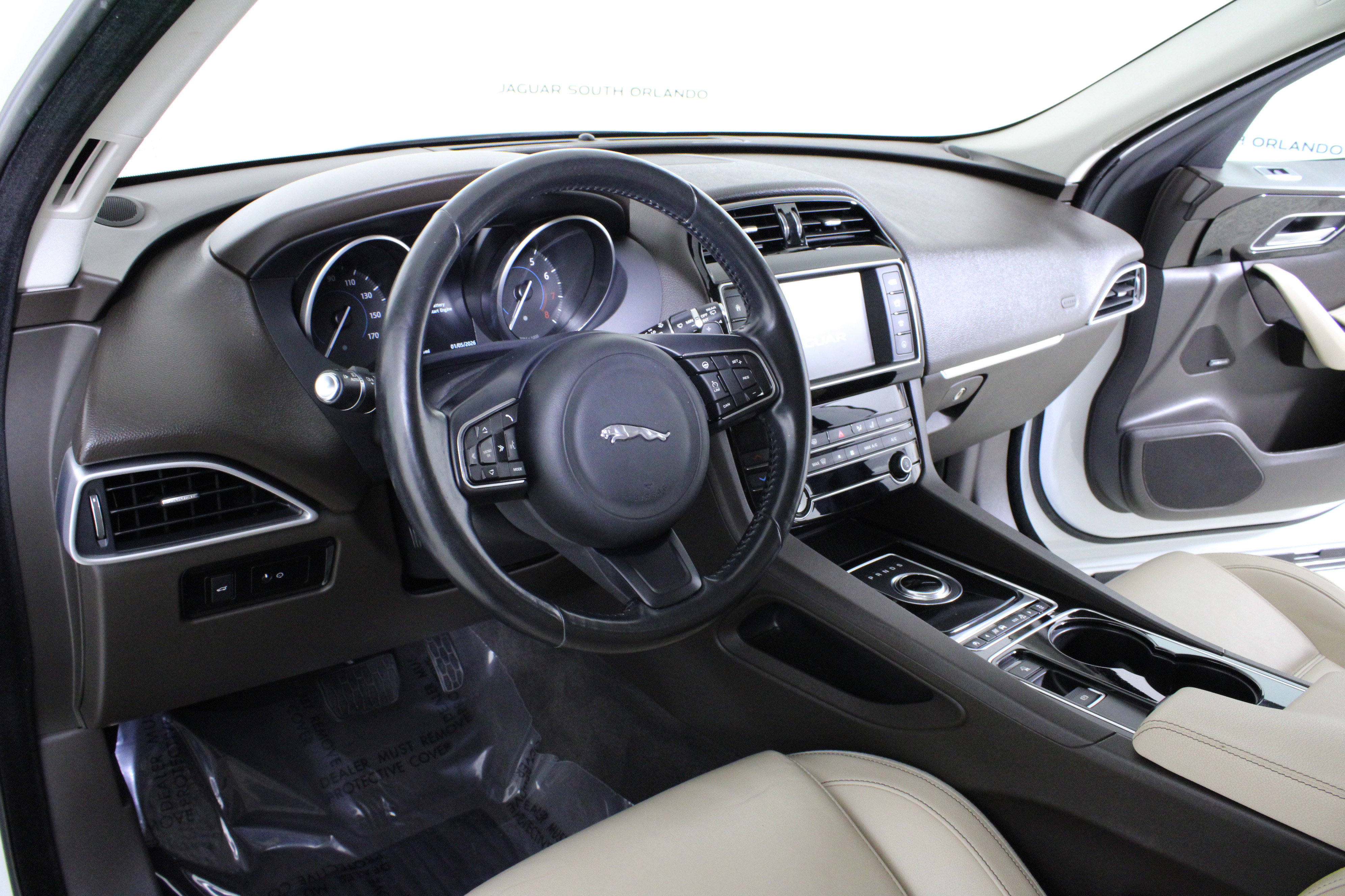 Used 2017 Jaguar F-PACE Prestige image 22