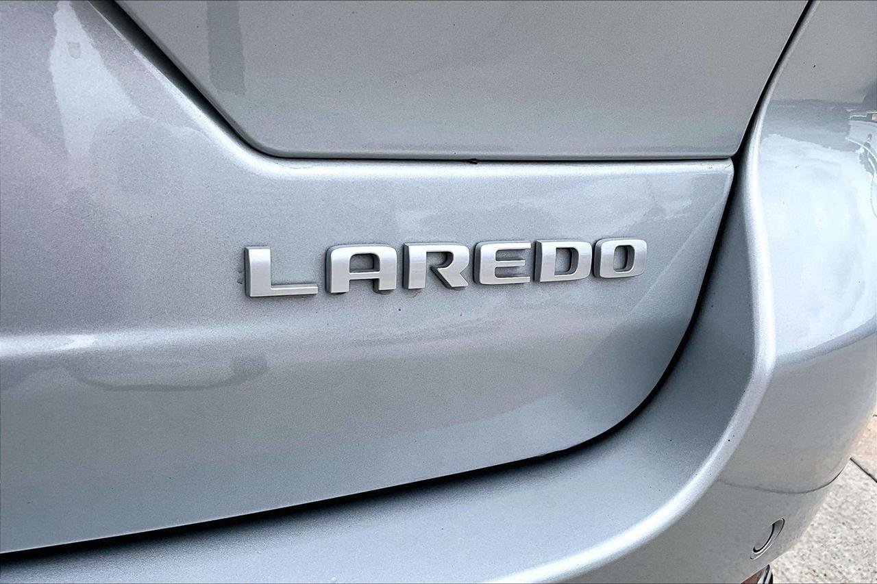 Used 2024 Jeep Grand Cherokee Laredo AWD/4WD image 25
