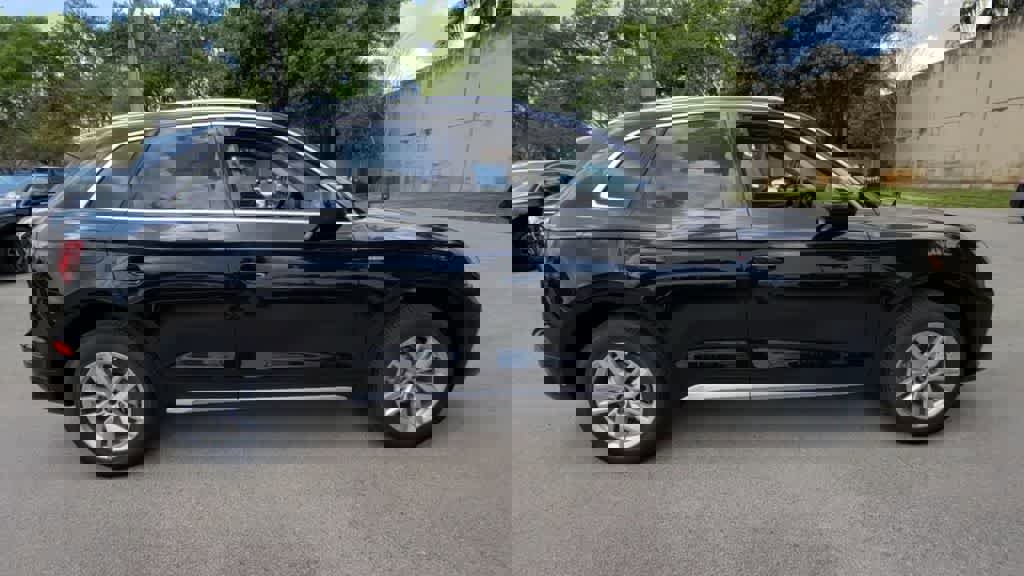 Certified 2023 Audi Q5 2.0T Premium w/ Convenience Package image 2